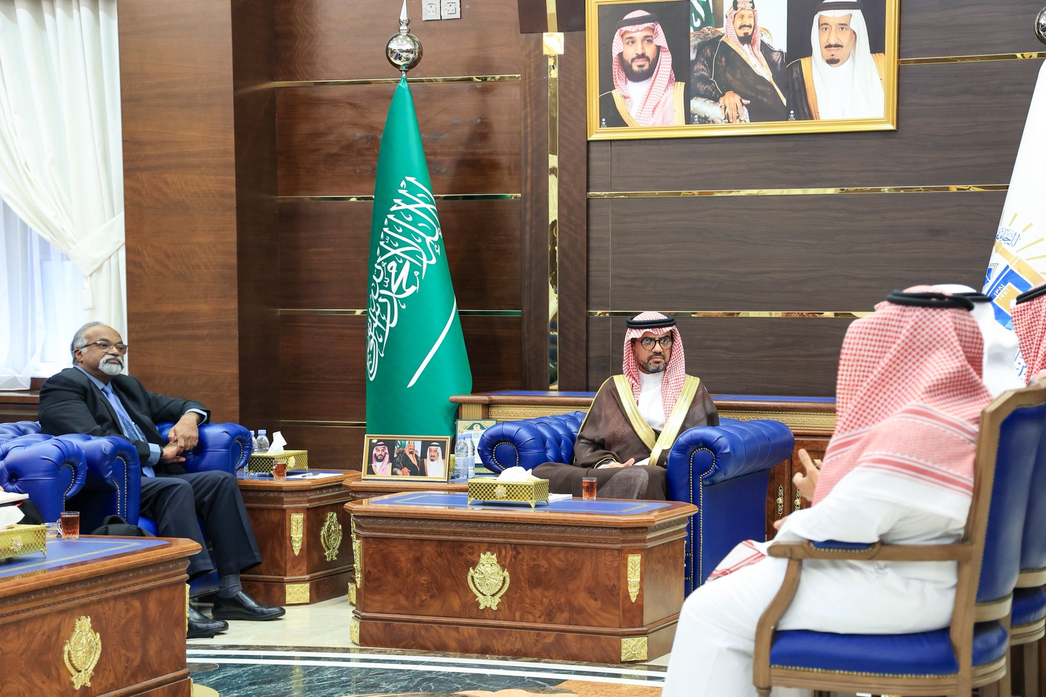 رئيس الجامعة الإسلامية يستقبل القنصل العام لجمهورية سنغافورة