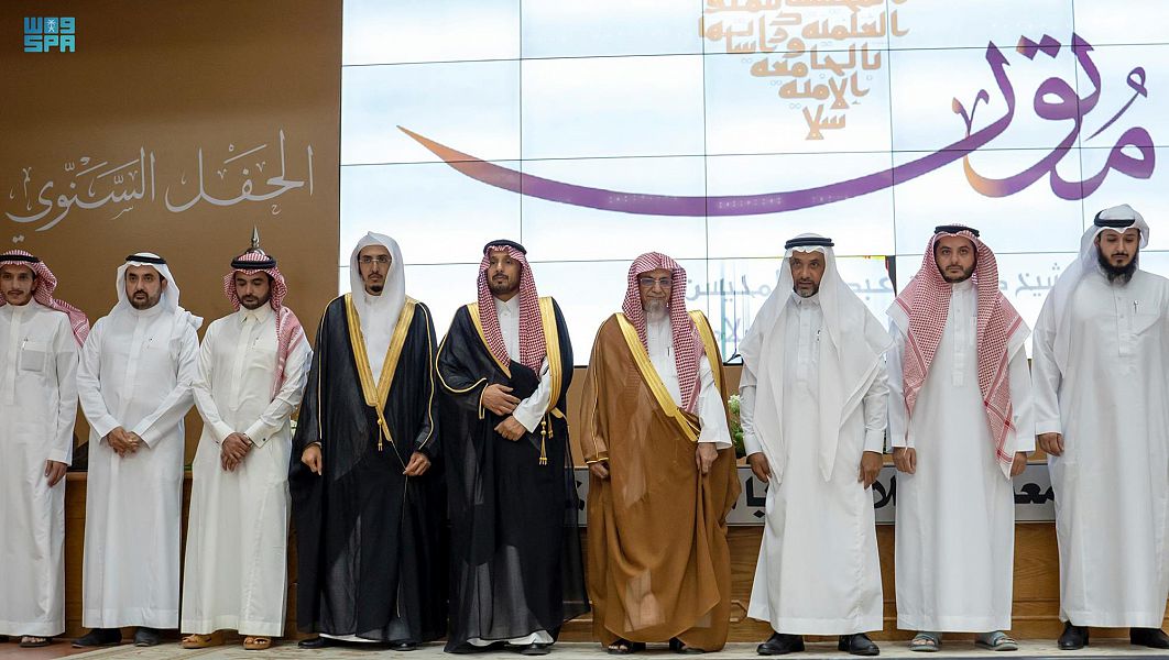 سمو أمير المدينة المنورة يدشن مكتبة الشيخ صالح بن حميد